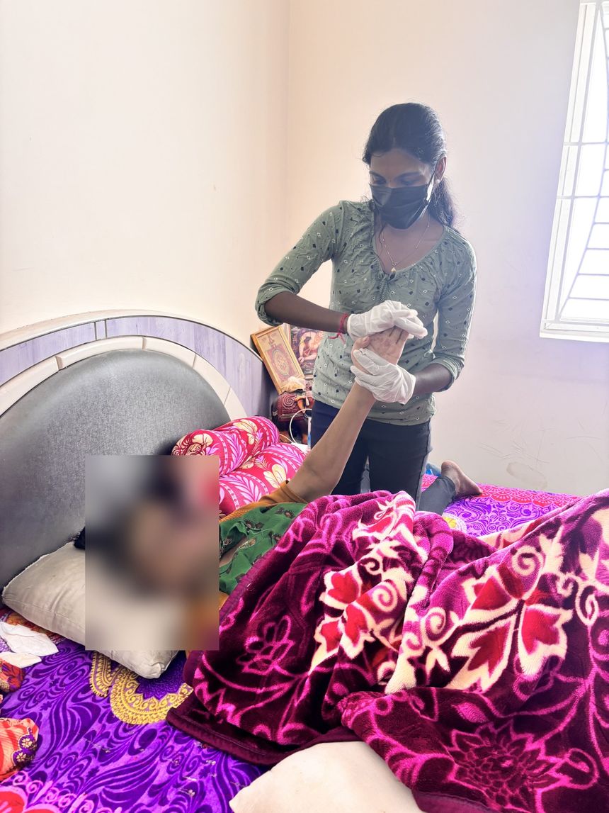 Varolyn nurse preparing care for a patient at home
